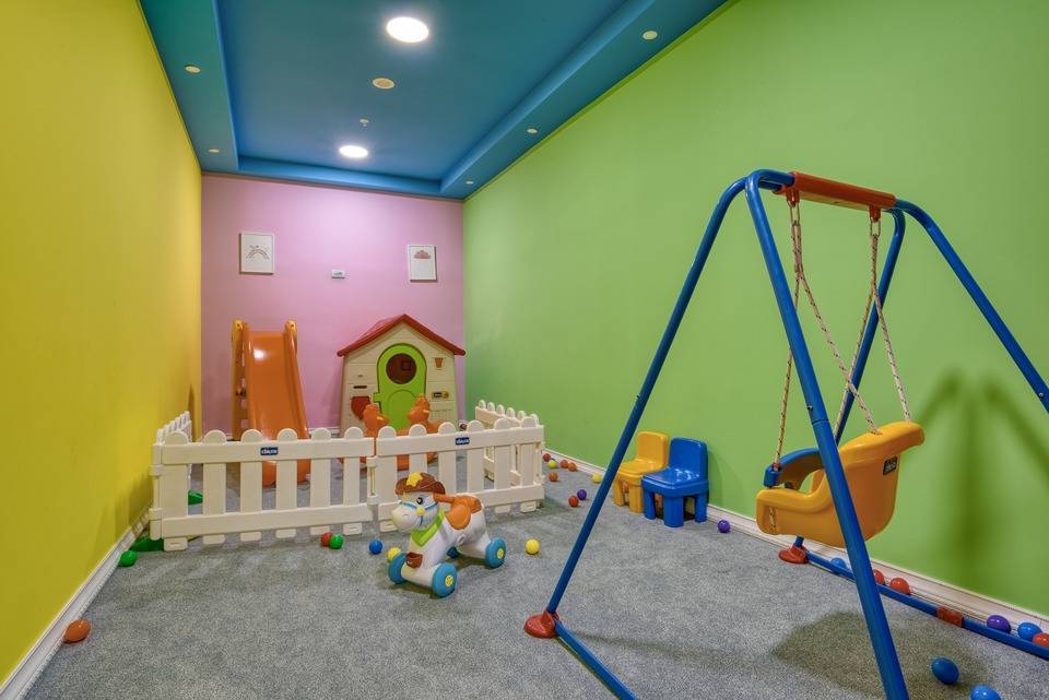 Dječija igrališta i bazen - 2